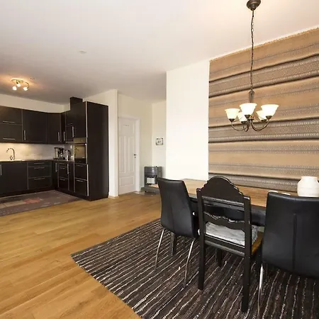 Apartment Big Apt In - Sleeps 8-10 - Pro Managed *