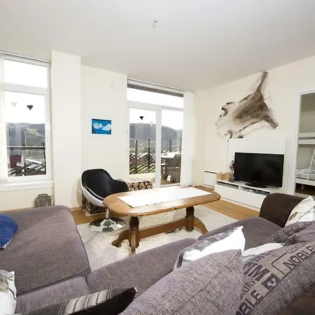 Apartment Big Apt In - Sleeps 8-10 - Pro Managed *