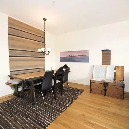 Big Apt In - Sleeps 8-10 - Pro Managed Apartment *