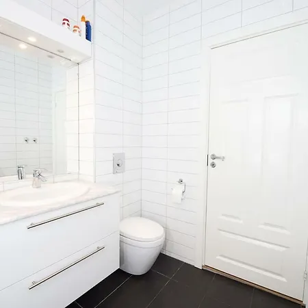 Big Apt In - Sleeps 8-10 - Pro Managed גיילו