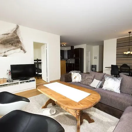 Apartment Big Apt In - Sleeps 8-10 - Pro Managed