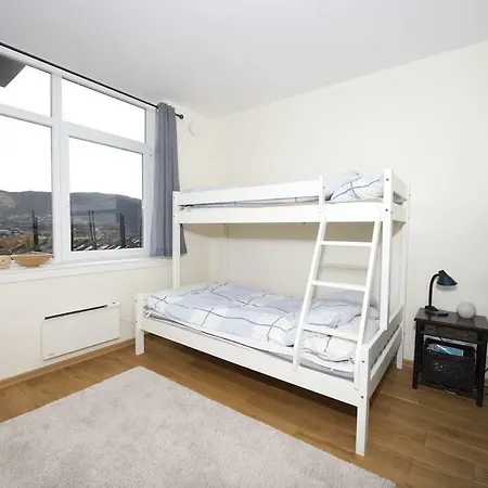 Big Apt In - Sleeps 8-10 - Pro Managed גיילו