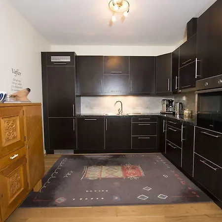 Big Apt In - Sleeps 8-10 - Pro Managed Apartment *